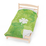 'Lucky Four-leaf Clover' Soft Velveteen Plush Blanket