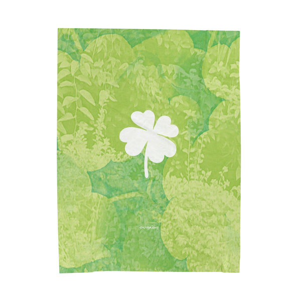 Soft plush blanket featuring a lucky four-leaf green clover design, evoking comfort and hope. Ideal for cozying up and finding calm in life’s challenges. PicaBright